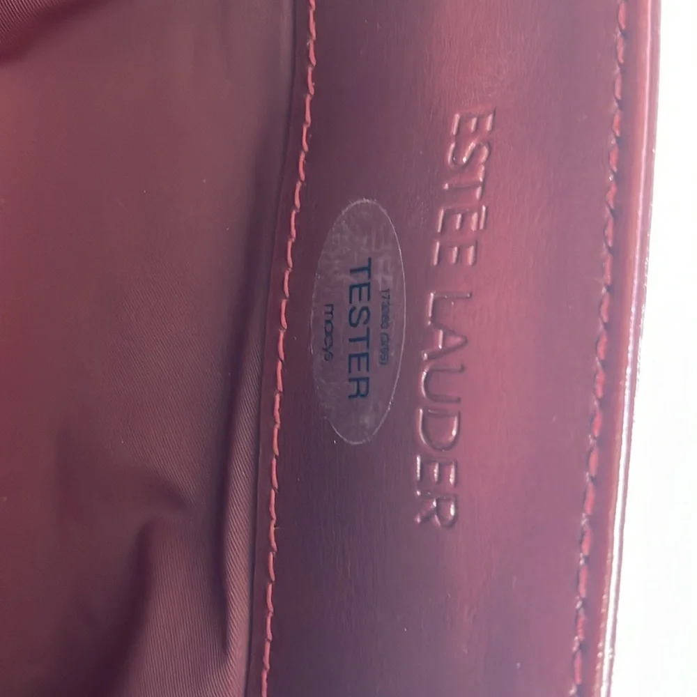Estée Lauder womens cranberry pocketbook - Picture 9 of 10